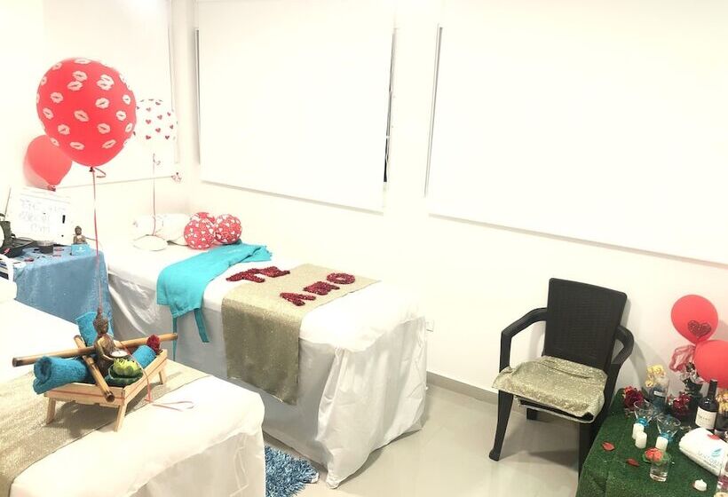 Apartasuites La Flora