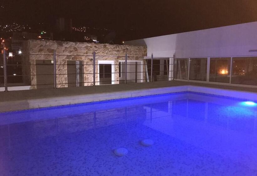 Apartasuites La Flora