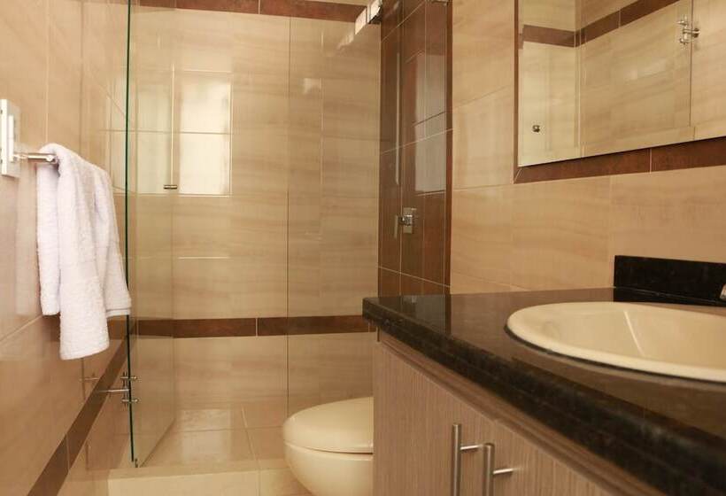 Apartasuites La Flora