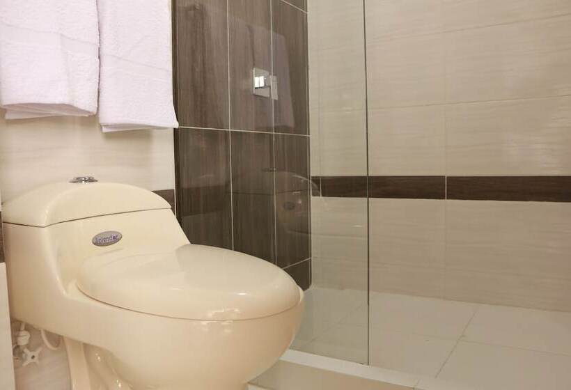 Apartasuites La Flora