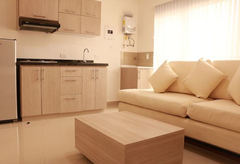 Apartasuites La Flora