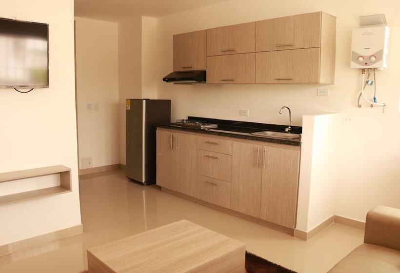 Apartasuites La Flora