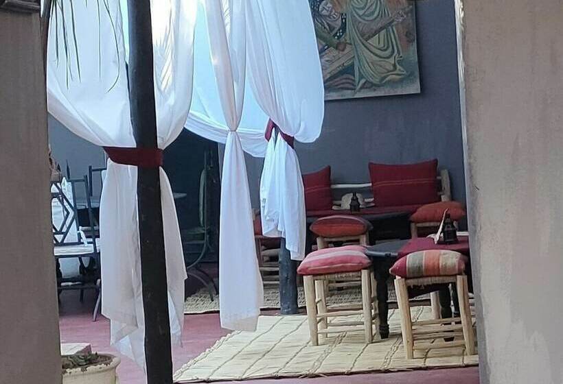 مبيت وإفطار Dar Tadout