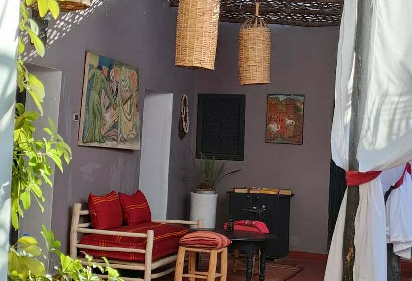 مبيت وإفطار Dar Tadout