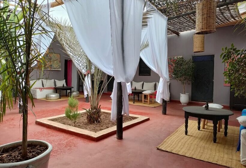 مبيت وإفطار Dar Tadout
