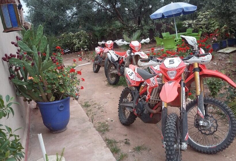 تختخواب و صبحانه Dar Tadout