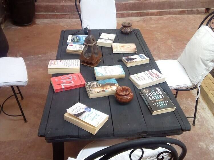 تختخواب و صبحانه Dar Tadout