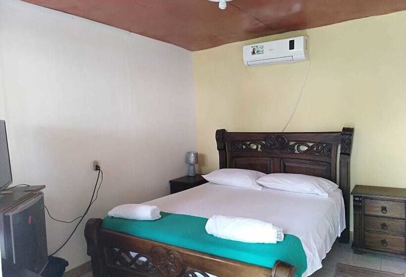 تختخواب و صبحانه Posada Valerie Home