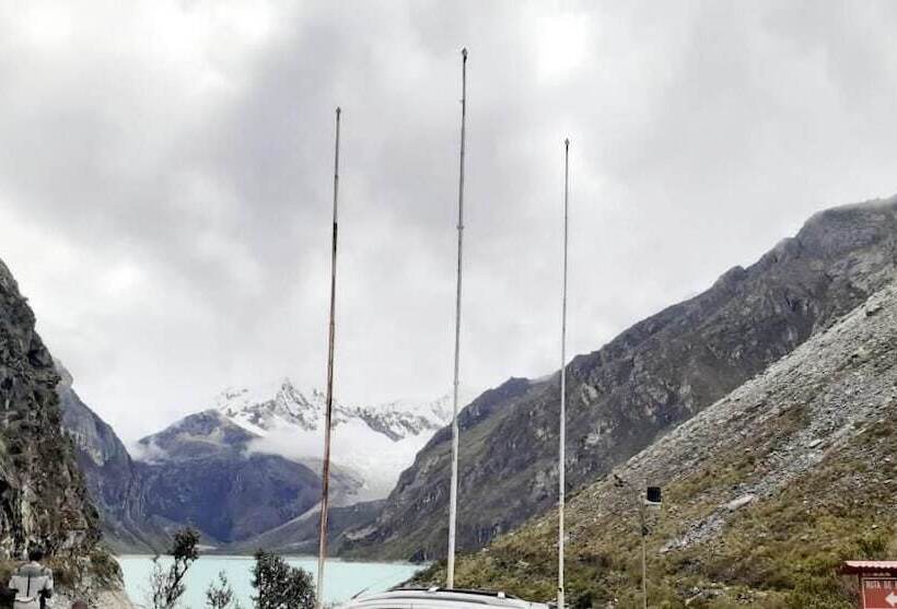 تختخواب و صبحانه Tullpa Rumy