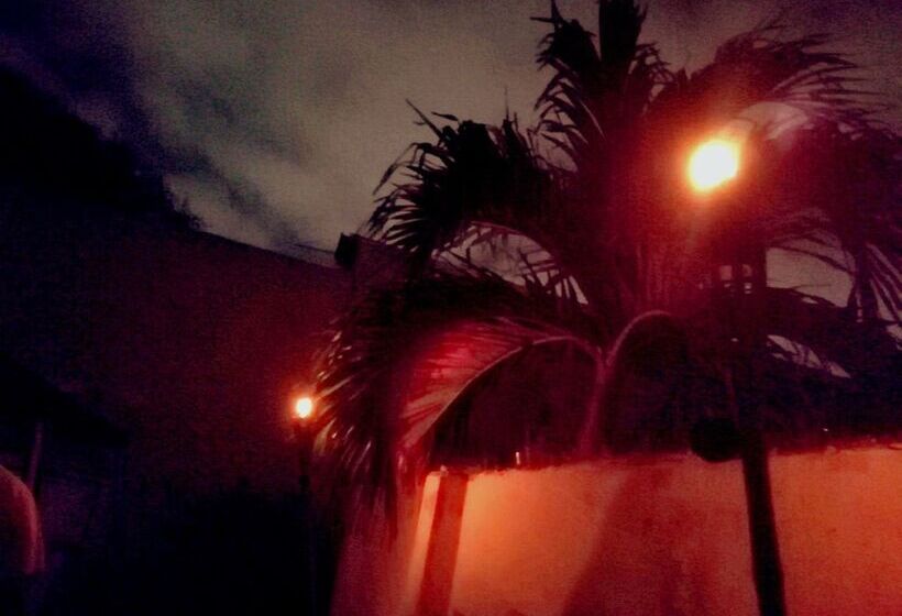 Casa La Vieja Guardia   Hostel