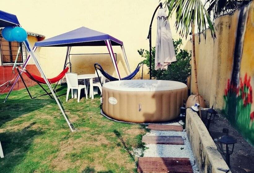 Casa La Vieja Guardia   Hostel