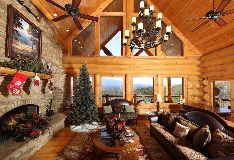 Grampy Camp Lodge At Gatlinburg