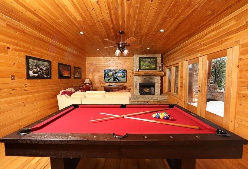 Grampy Camp Lodge At Gatlinburg