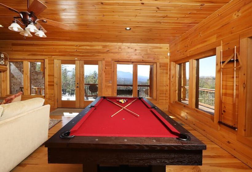 Grampy Camp Lodge At Gatlinburg