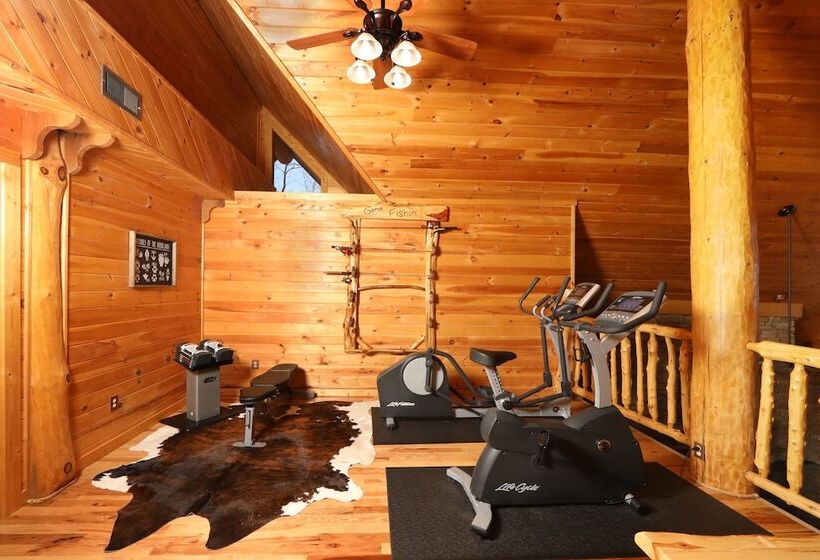 Grampy Camp Lodge At Gatlinburg