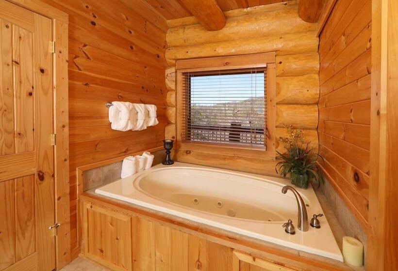 Grampy Camp Lodge At Gatlinburg