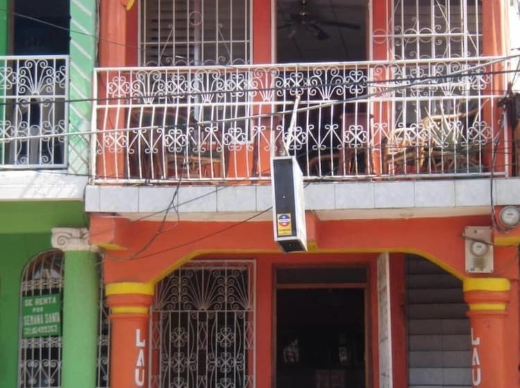 Hostal Brisas Y Olas   Hostel