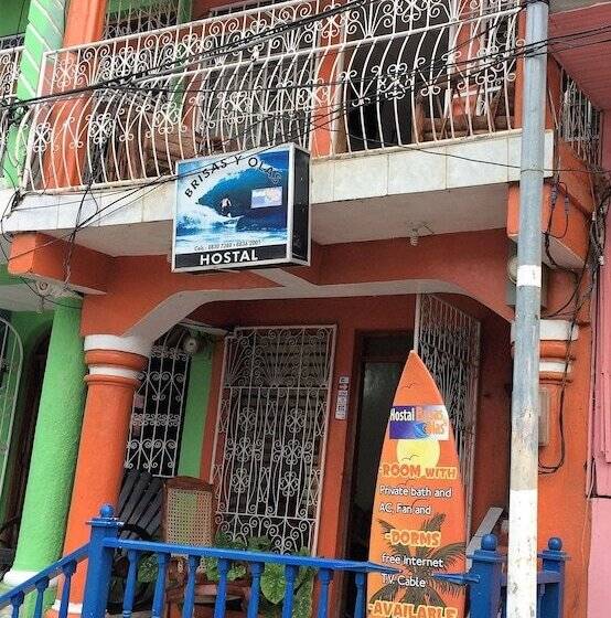 Hostal Brisas Y Olas   Hostel
