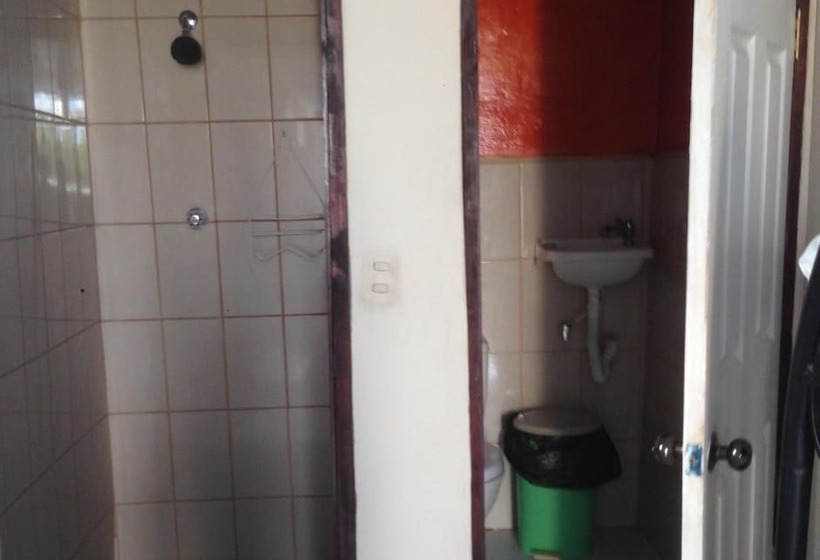 Hostal Brisas Y Olas   Hostel