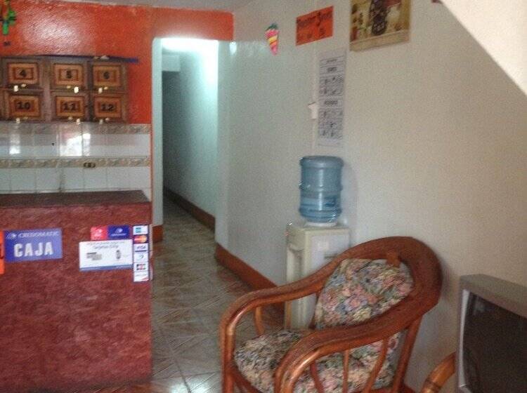 Hostal Brisas Y Olas   Hostel