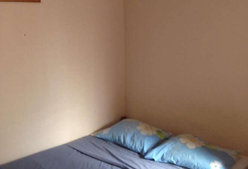Hostal Brisas Y Olas   Hostel