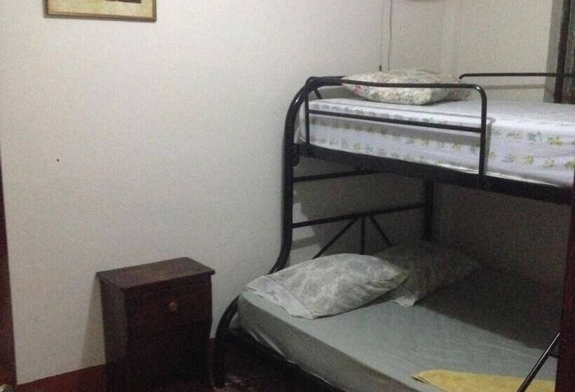 Hostal Brisas Y Olas   Hostel