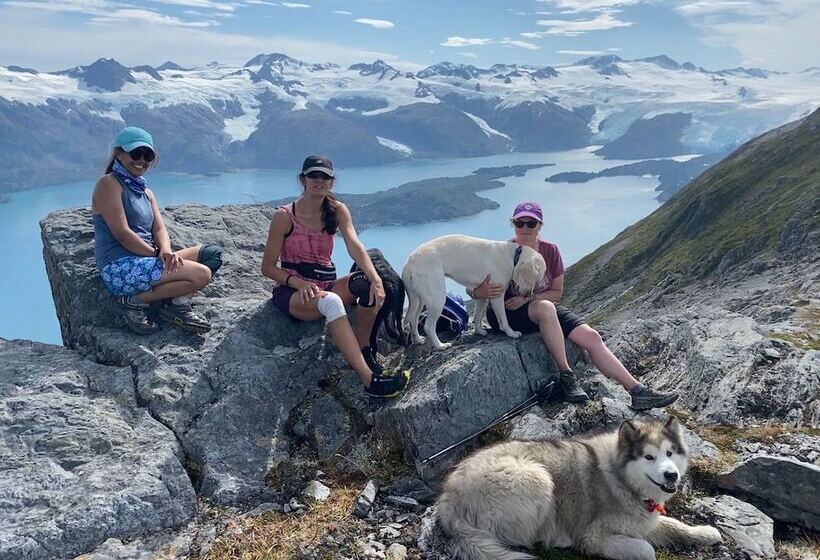 فندق Carriage House Accommodations