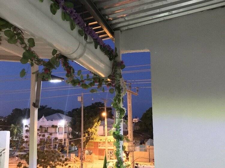 בית מלון כפרי Costa Caribe Inn