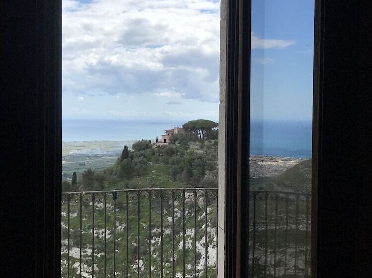 Отель Eremo Madonna Delle Grazie