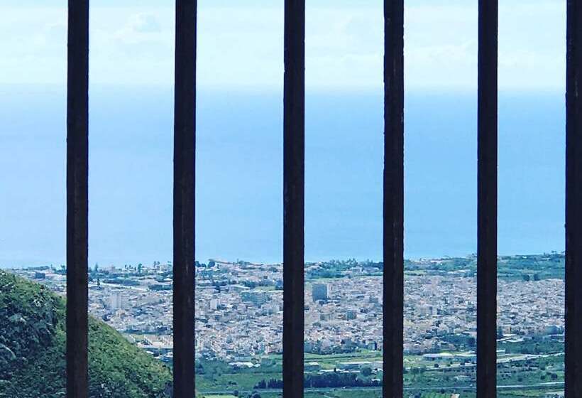 Отель Eremo Madonna Delle Grazie