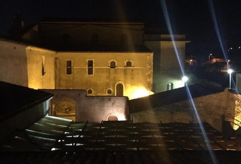 Отель Eremo Madonna Delle Grazie