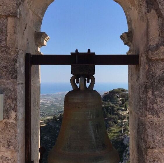 Отель Eremo Madonna Delle Grazie