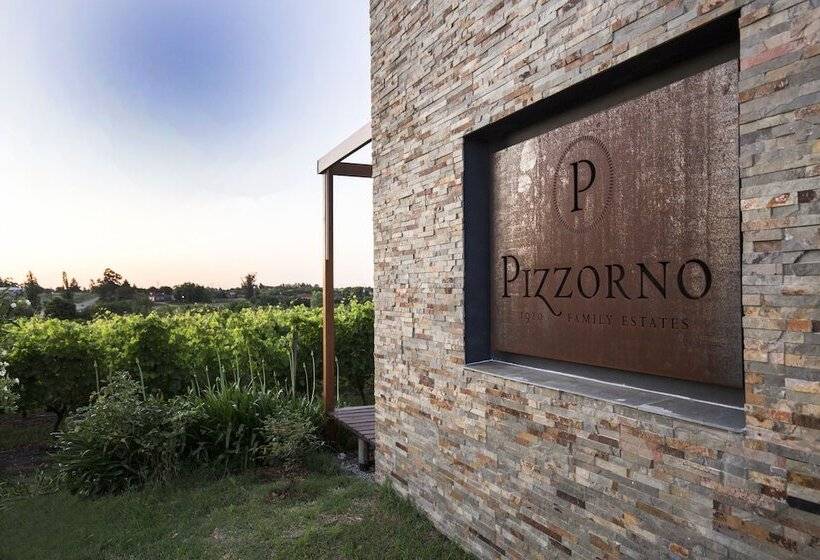 בית מלון כפרי Pizzorno Lodge & Wine