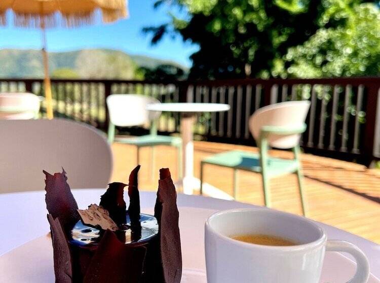 هتل Rivland Resort