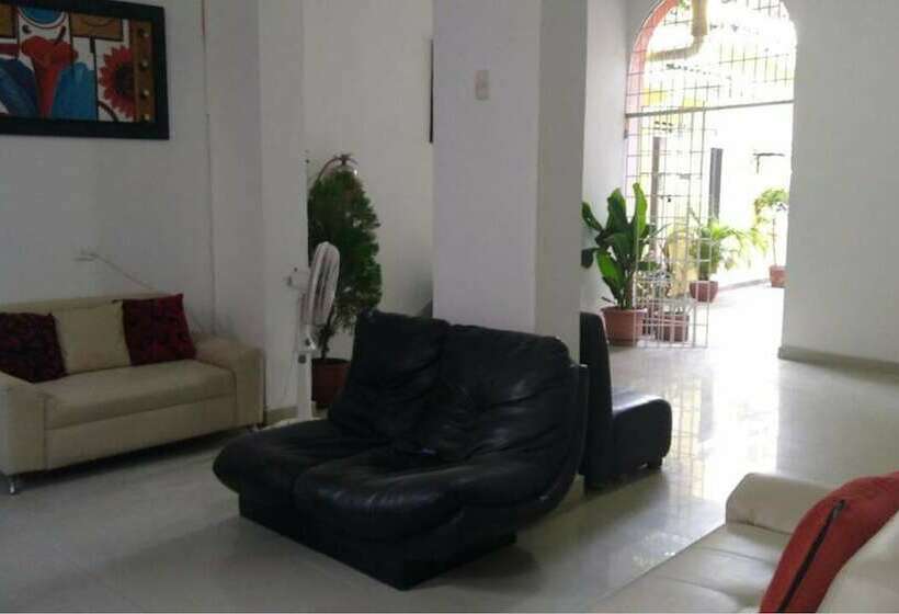 Отель Santa Monica