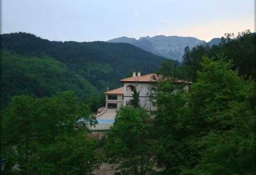 בית מלון כפרי Styga Mountain Resort