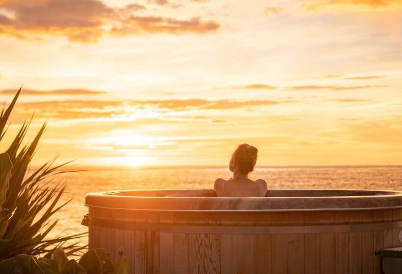 هتل Tatapouri Bay