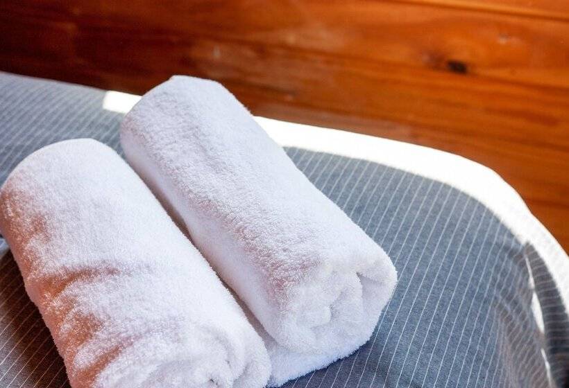 هتل Tatapouri Bay