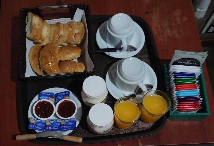 בית מלון כפרי Village Del Sol