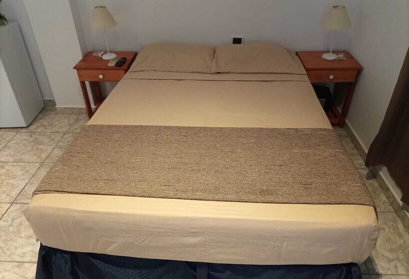 בית מלון כפרי Village Del Sol