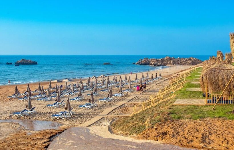 هتل Zina Beach Resort & Spa