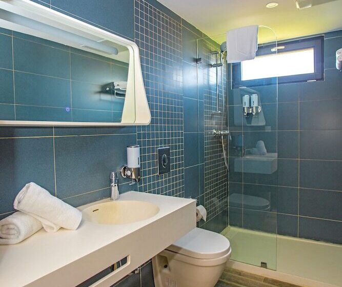 هتل Zina Beach Resort & Spa