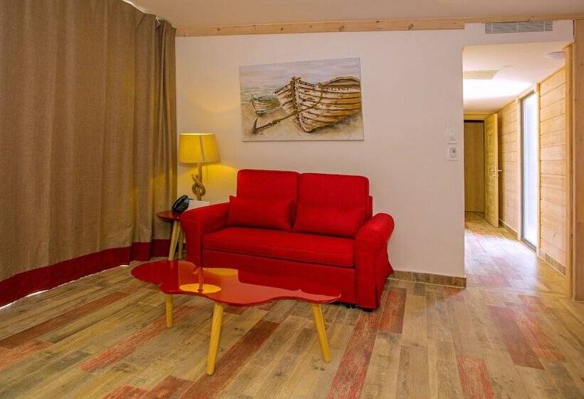 هتل Zina Beach Resort & Spa