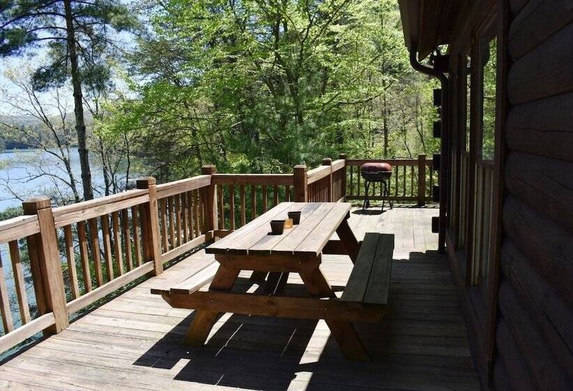 Lakeside Lodge