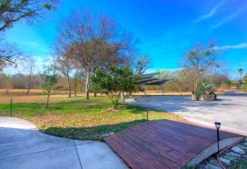 Mesquite Creek Farmhouse