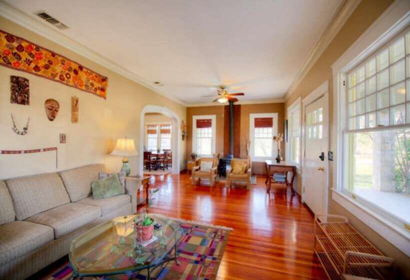 Mesquite Creek Farmhouse