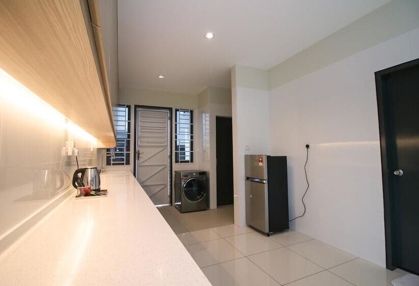 פנסיון Alheri Austin Johor