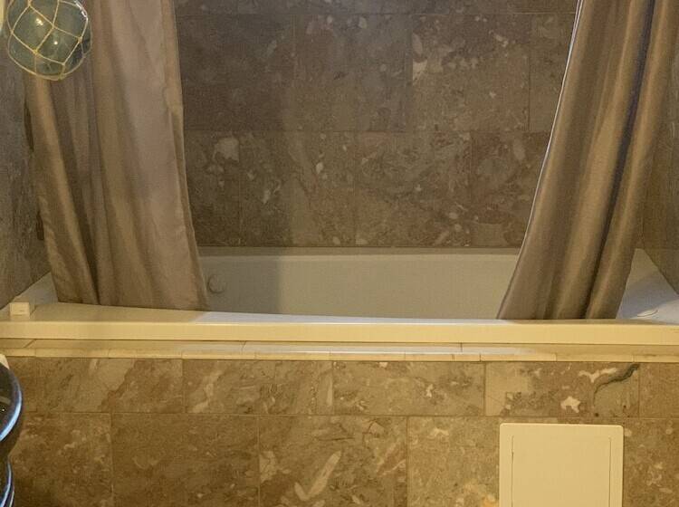 بنسيون Aurorian Nights Resort