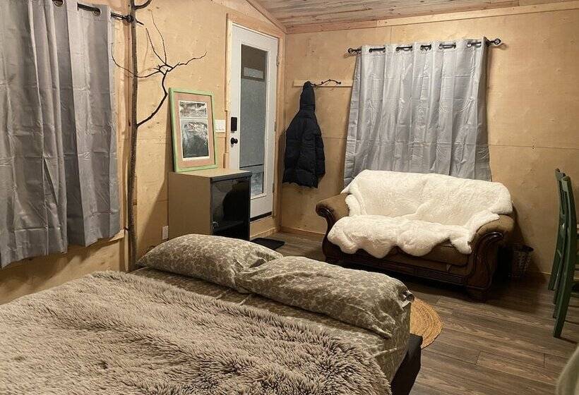 بنسيون Aurorian Nights Resort