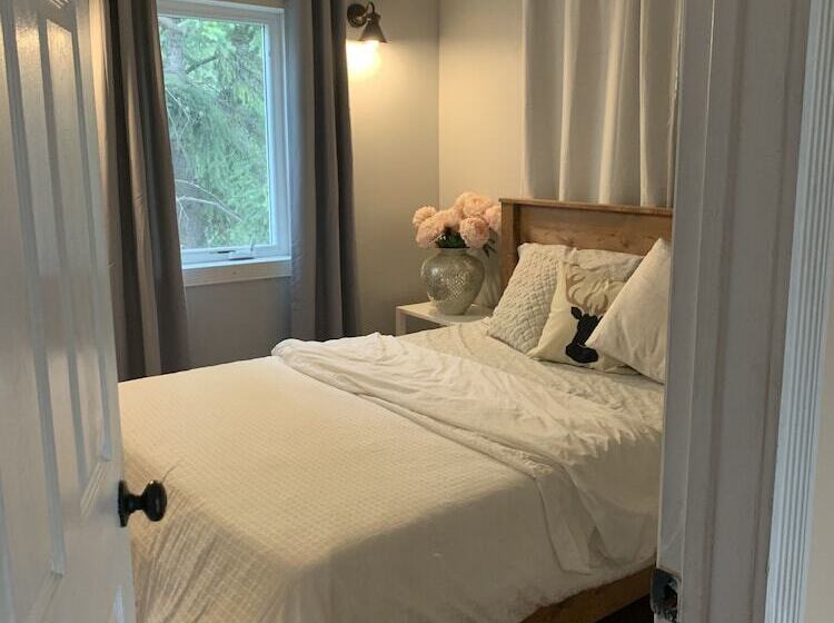 بنسيون Aurorian Nights Resort